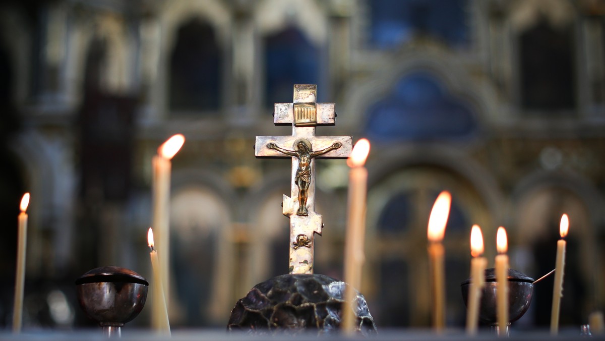 Władze Petersburga postanowiły przekazać Rosyjskiej Cerkwi Prawosławnej sobór św. Izaaka - jedną z głównych atrakcji turystycznych miasta. Cerkiew argumentuje, że jest to akt sprawiedliwości historycznej, ale decyzji przeciwni są lokalni deputowani opozycji.