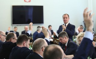 Komisja nadzwyczajna: Komisarz wyborczy dokona podziału gminy na obwody głosowania