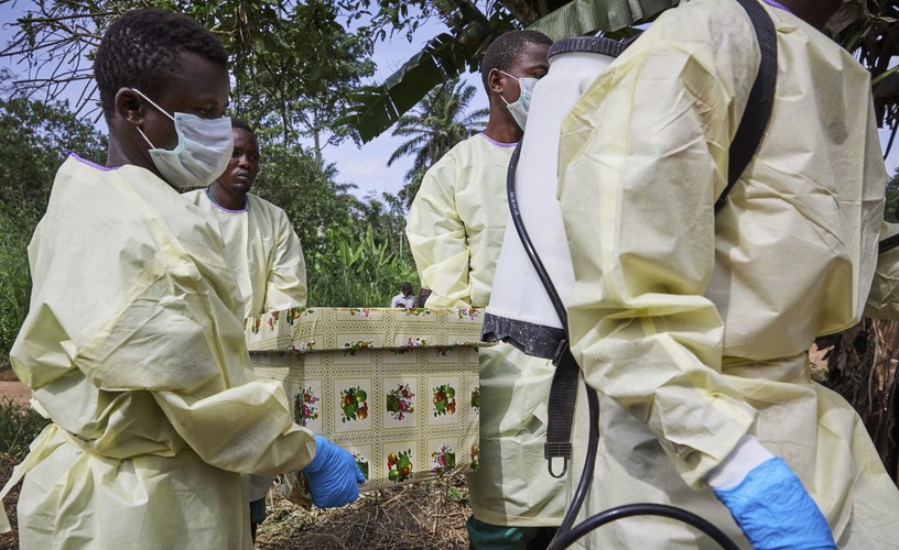 FALA EPIDEMICZNA WIRUSA EBOLA W AFRYCE