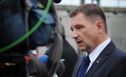 Szef "Solidarności": Propaganda LGBT wchodzi już na zakłady pracy. Musimy się przed tym bronić