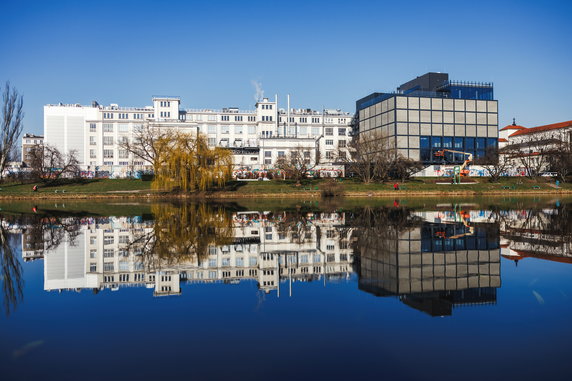 W Warszawie powstaje Muzeum Czekolady E.Wedel. Fasada budynku przypomina ogromną tabliczkę