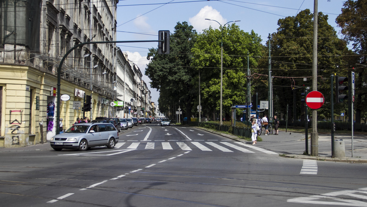 Wbrew zapowiedziom krakowianie nie będą mogli przez całą dobę parkować przy ulicy Dietla. Wprowadzenie takiego rozwiązania od maja planował początkowo Zarząd Infrastruktury Komunalnej i Transportu. Teraz urzędnicy wycofują się z tego pomysłu.