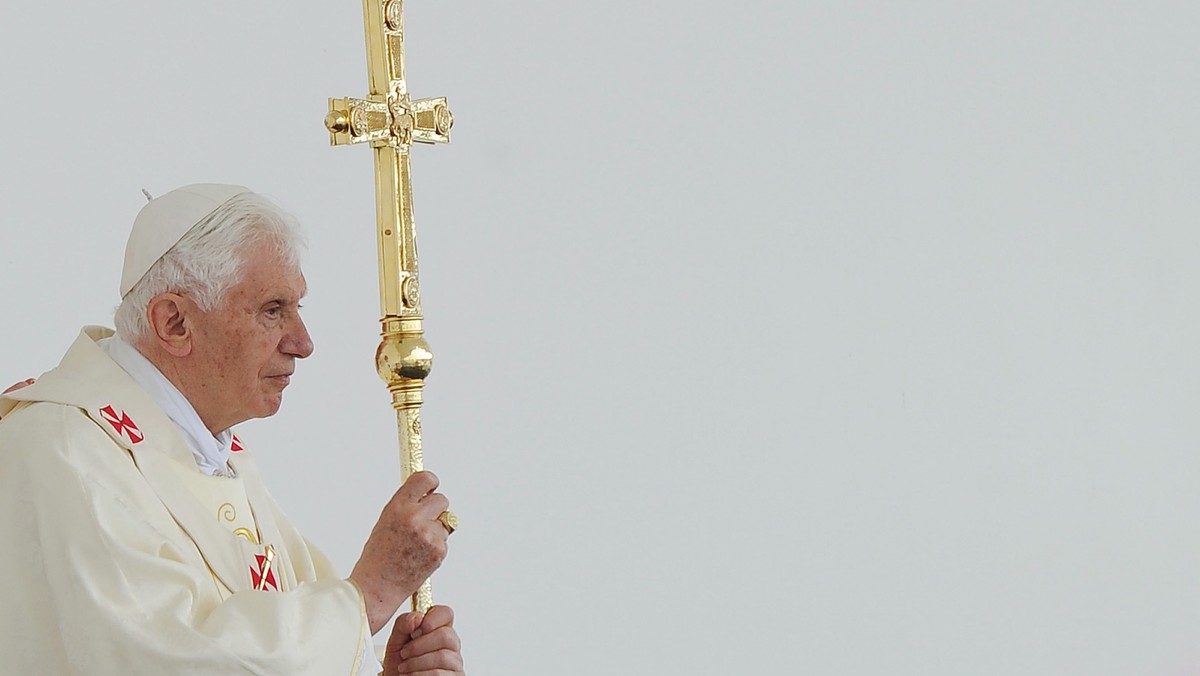 Benedykt XVI powiedział podczas mszy w przypadającą w niedzielę uroczystość Zesłania Ducha Świętego (Zielone Świątki) w Watykanie, że gdyby Kościół powstał tylko z woli człowieka, to już dawno by nie istniał. Podkreślił, że "Kościół jest jeden".