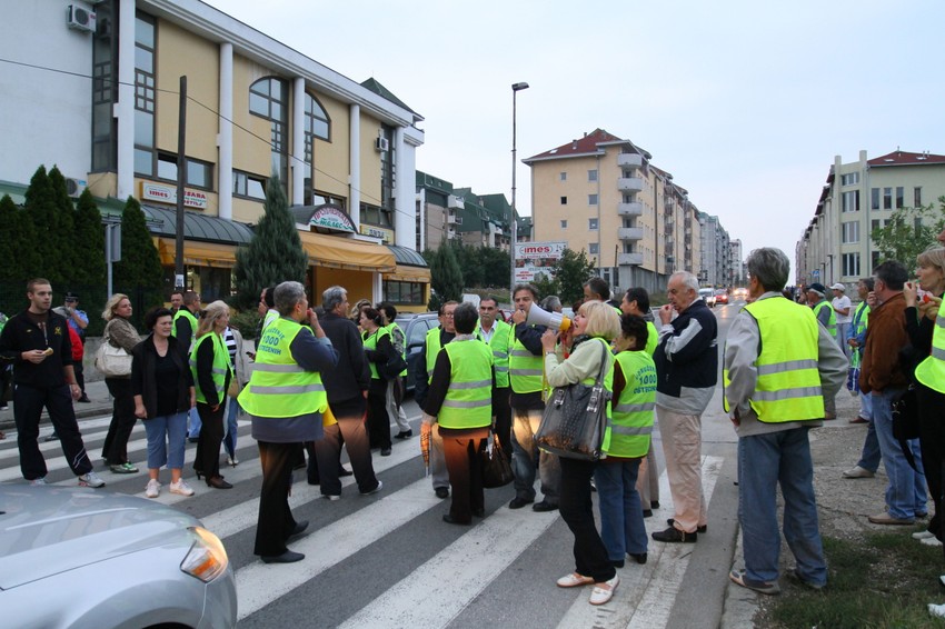 Protest članova udruženja „1.000 oštećenih” u septembru 2010.