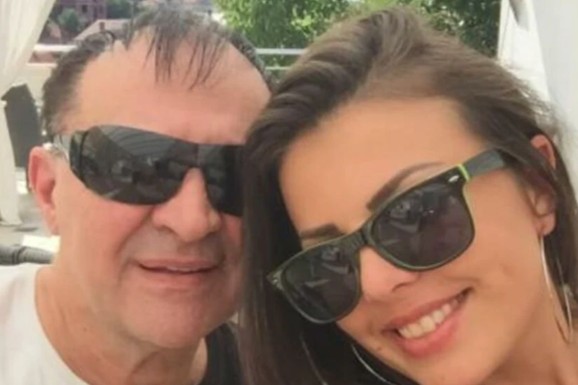 SVI SU BRUJALI O AFERI MITRA MIRIĆA SA 30 GODINA MLAĐOM PEVAČICOM: Ženi je priređivao svašta, pa se izvinjavao: Ona mu sve oprostila