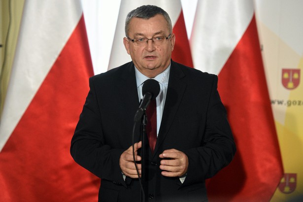 Minister od dróg przejedzie się na kolei? Kłopoty Andrzeja Adamczyka