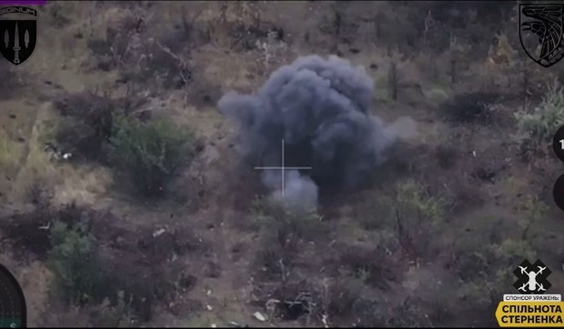 Dron proganja i ubija ruskog vojnika u Ukrajini