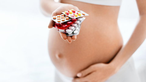 Antybiotyki w ciąży – czy są bezpieczne? Położna wyjaśnia