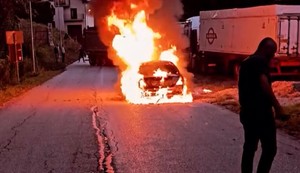 Automobil u plamenu kod Ivanjice