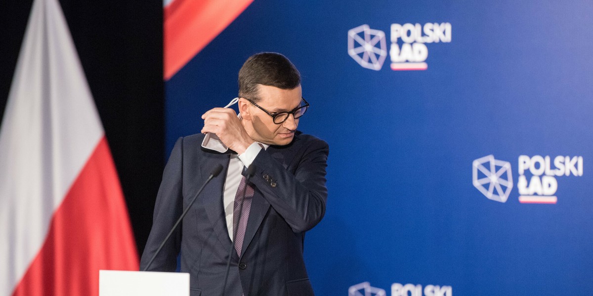 Mateusz Morawiecki przez ostatnie pół roku zapowiadał, że Polski Ład jest doskonale policzony. Dziś okazuje się, że pojawiają się kolejne absurdy.