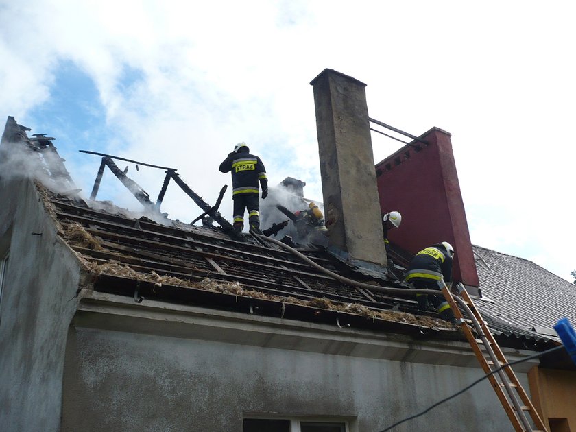 Podpaliły własny dom, żeby rodzice dostali  nowy od Państwa w mieście