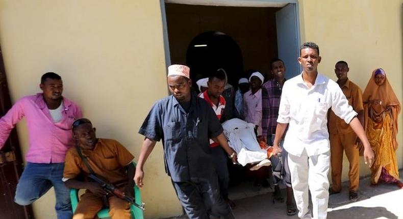 A Somali man injured in a mortar attack is carried on a stretcher by relatives at Darul Shifa Hospital in the capital Mogadishu February 25, 2016. REUTERS/Feisal Omar
