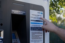 Mandaty za parkowanie przed marketami bez mocy prawnej. UOKiK nałożył na firmę gigantyczną karę