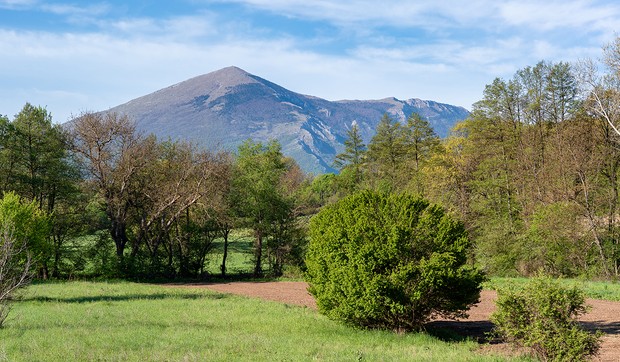 rtanj shutterstock 1971320654