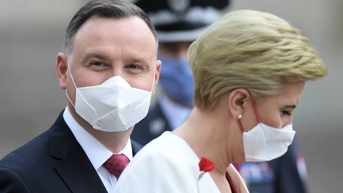 Warszawa, 02.05.2020. Prezydent RP Andrzej Duda (L) z małżonką Agatą Kornhauser-Dudą   