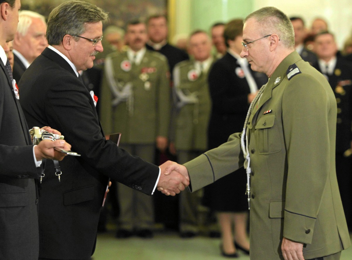 Prezydent Bronisław Komorowski i szef ABW Krzysztof Bondaryk. Zdjęcie z 2010 roku