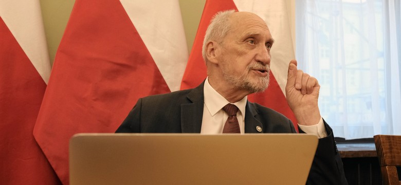 Piracki rajd Macierewicza po Warszawie. Poseł PiS zabiera głos