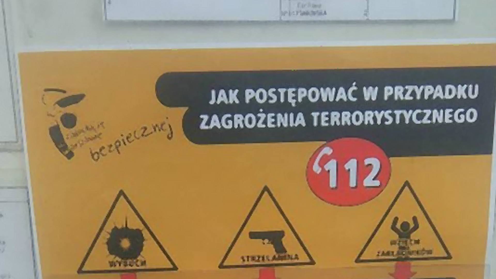 Warszawa przygotowuje mieszkańców na ataki terrorystyczne? Takie tablice pojawiły się na przystankach