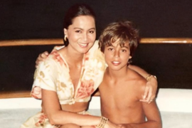 Lepotom i uspehom ZASENIO JE SLAVNOG OCA, osvojio je NAJPOŽELJNIJU ŽENU NA SVETU i posle 40. godine dobio TROJE DECE: Sa 50 čeka ČETVRTO i izgleda kao da mu je 20