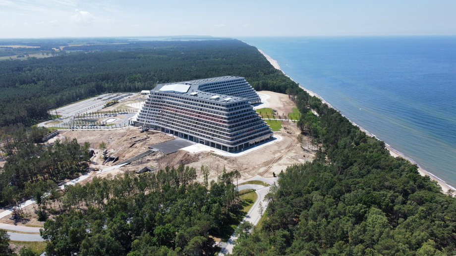Budowa hotelu Gołębiewskiego w Pobierowie. Zdjęcie z 22 czerwca 2022 r.