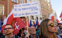 Gdańska manifestacja przeciw faszyzmowi. Mocne słowa byłej więźniarki z Ravensbruck [ZDJĘCIA]