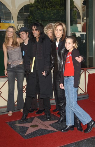 Alice Cooper z rodziną na Hollywood Walk of Fame – grudzień 2003 roku
