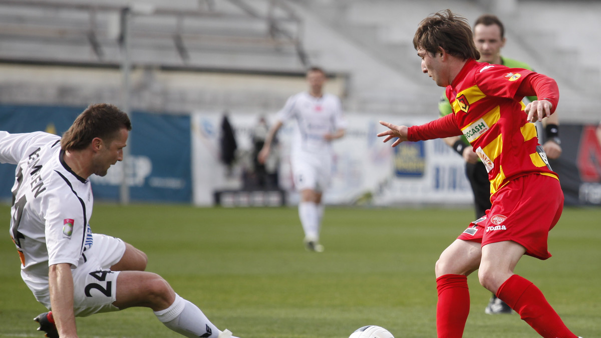 Jagiellonia Białystok wygrała na własnym stadionie z Górnikiem Zabrze 2:1 (1:0) w meczu 27. kolejki T-Mobile Ekstraklasy. Bohaterem białostoczan został Tomasz Frankowski, który zdobył obie bramki. Były to gole numer 160. i 161. w historii występów supersnajpera Jagiellonii w Ekstraklasie. Na liście najlepszych strzelców w historii polskiej ligi "Franek" traci już tylko sześć goli do legendy Ruchu Chorzów - Gerarda Cieślika (fot. PAP/Artur Reszko).