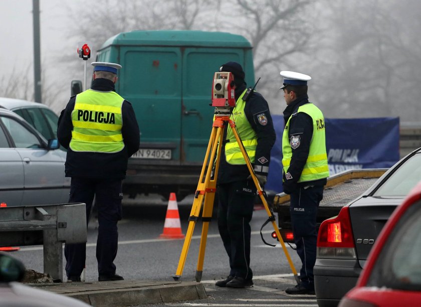 Karambol na Trasie Łazienkowskiej. Nie żyje kierowca