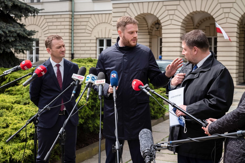 Incydent na konferencji wiceministra. Nagle ujawnił SMS-a od posła PO.