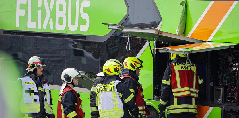 Koszmarny wypadek autokaru Flixbusa w Niemczech. Są ofiary i ranni. Przerażające relacje podróżnych