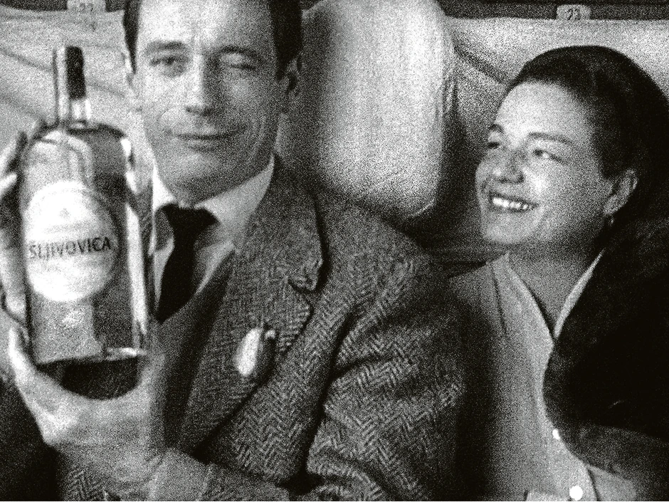 Iv Montan i Simon Sinjore sa flašom šljivovice