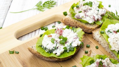 awanturka to przebój kuchni prl. idealna na kanapki i jako przekąska na domówkę w karnawale