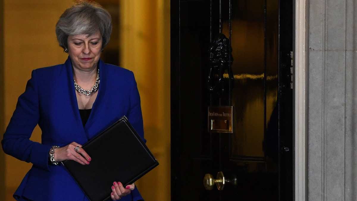 Premier Theresa May opowiada się za podpisaniem odrębnego porozumienia o ruchu granicznym z Irlandią. Pozwoliłoby to na uniknięcie konieczności stosowania kontrowersyjnego mechanizmu awaryjnego dla Irlandii Płn.: tzw. backstop - ujawnił "The Sunday Times".