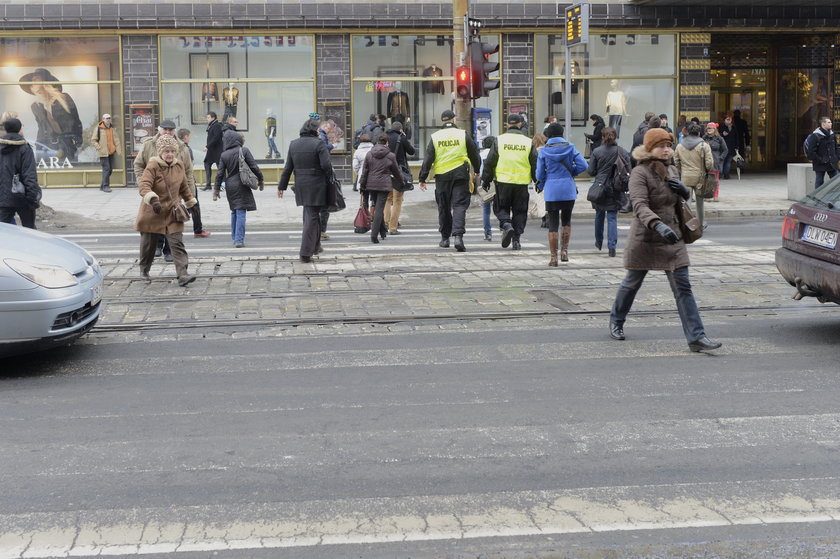 Przejście dla pieszych na ul. Świdnickiej we Wrocławiu