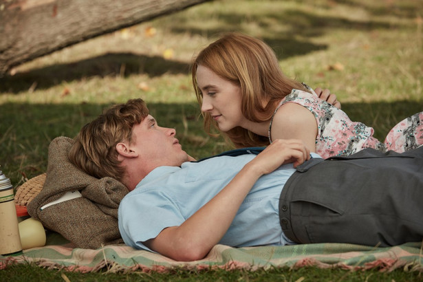 Nowminowana do Oscara Saoirse Ronan i znany z "Dunkierki" Billy Howle w romansie "Na plaży Chesil". Zobacz ZWIASTUN