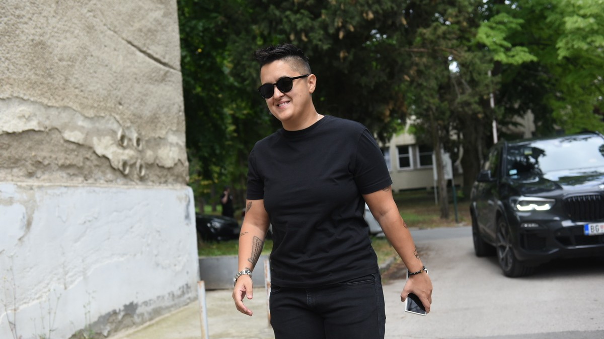 EVO KOLIKO JE VISOKA MARIJA  ŠERIFOVIĆ Nikada je nećete videti u štiklama, a mnogi se iznenade kada saznaju koja je njena visina