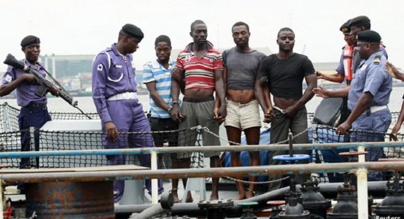 The Ghanaian Navy came to the rescue of a Nigerian vessel by arresting the pirates who were preparing to attack it. 