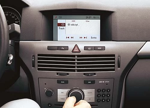 Radio w samochodzie - Warto dopłacić?