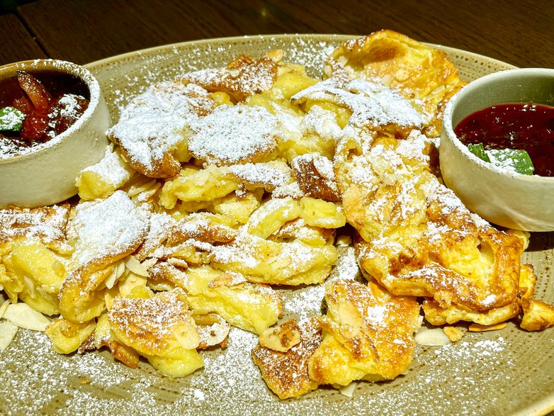 Kaiserschmarren to zwykle olbrzymia porcja, której nie da się zjeść w pojedynkę