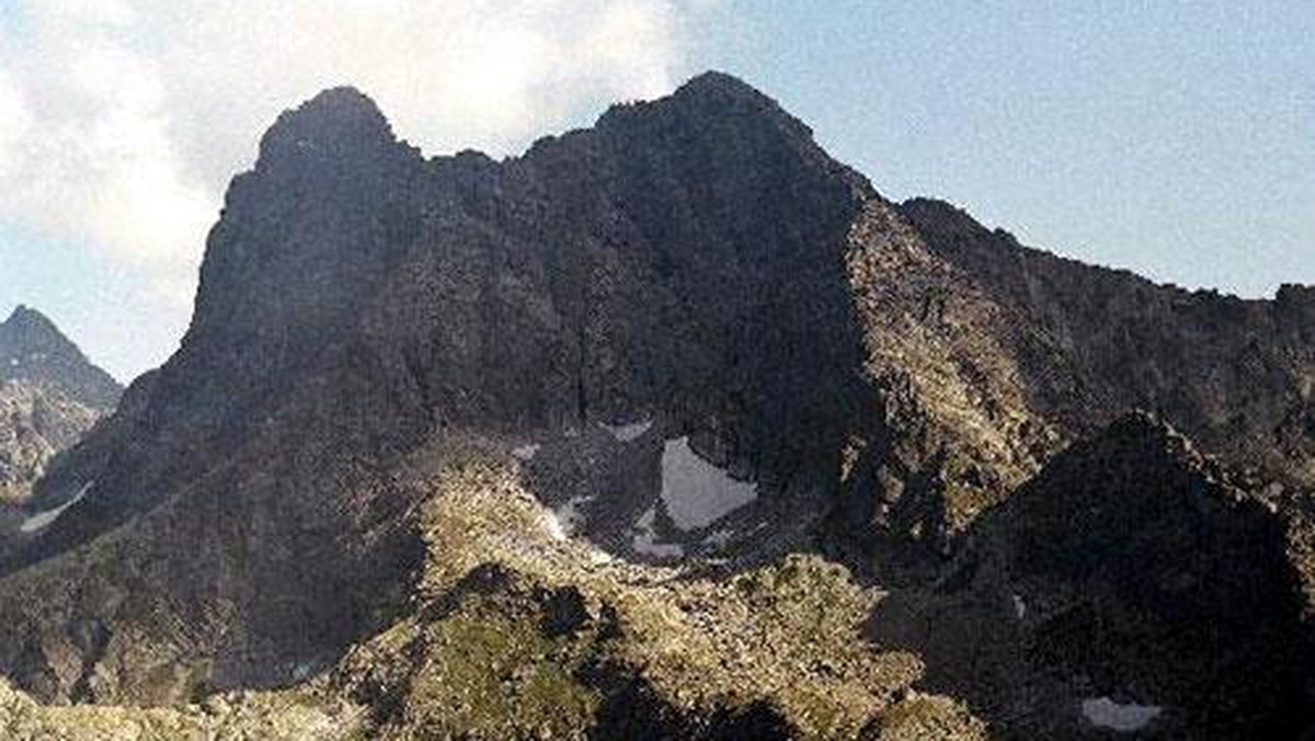 Ratownicy TOPR odnaleźli w sobotę w Tatrach ciało turysty, który w piątek wyszedł ze schroniska nad Morskim Okiem. Miał wspinać się na Cubrynę (2376 m n.p.m.); nie wrócił na noc do schroniska.