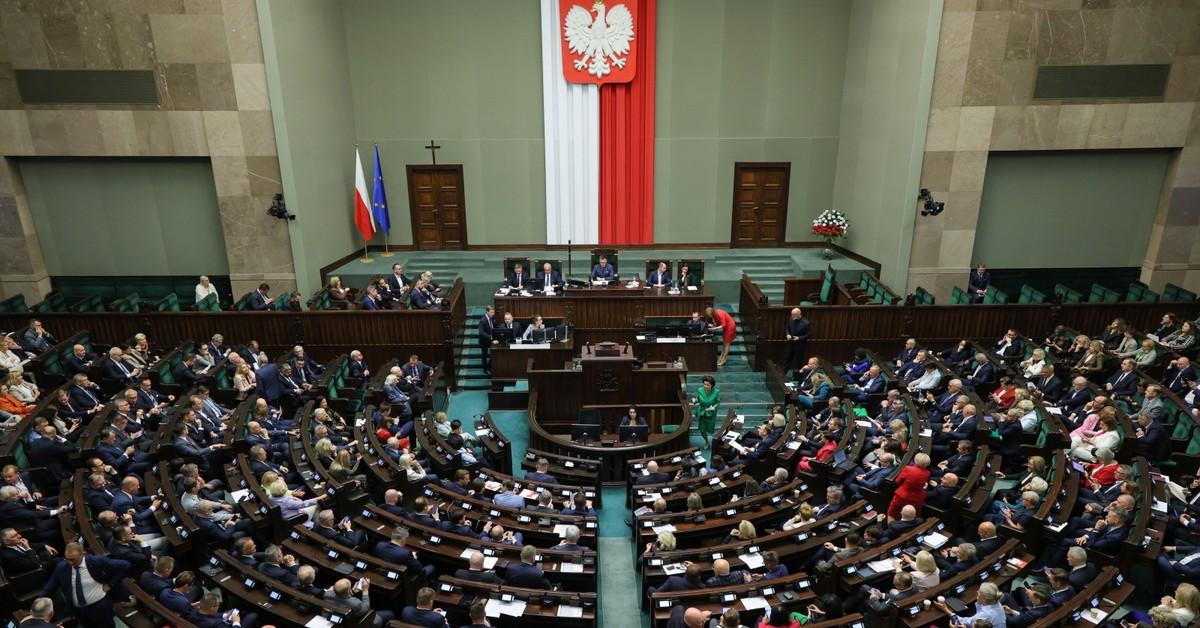 Zaskoczenie w nowym rankingu zaufania: nowy lider przed Sikorskim i Bosakiem