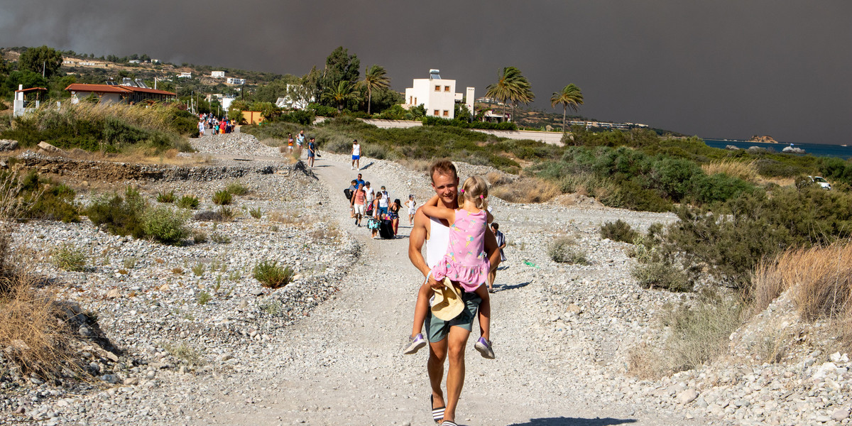 Ewakuacja turystów z Rodos rozpoczęła się już w weekend