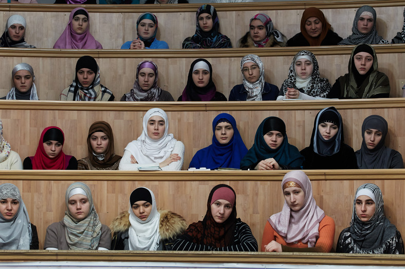 Studentki Islamskiego Uniwersytetu Północnego Kaukazu na wykładach w Machaczkale