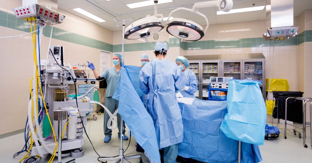 Bolała ją tylko głowa i swędziało oko. Skończyło się śmiertelną infekcją