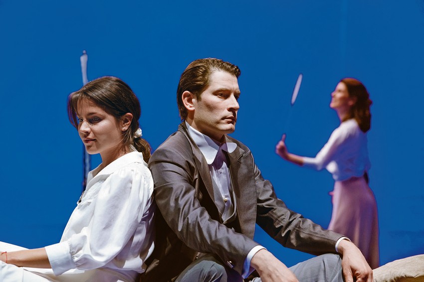 Scena iz predstave "Široka zemlja"