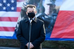 Szef MON o kontraktach z USA: Ten sprzęt nie leży w sklepie na półce