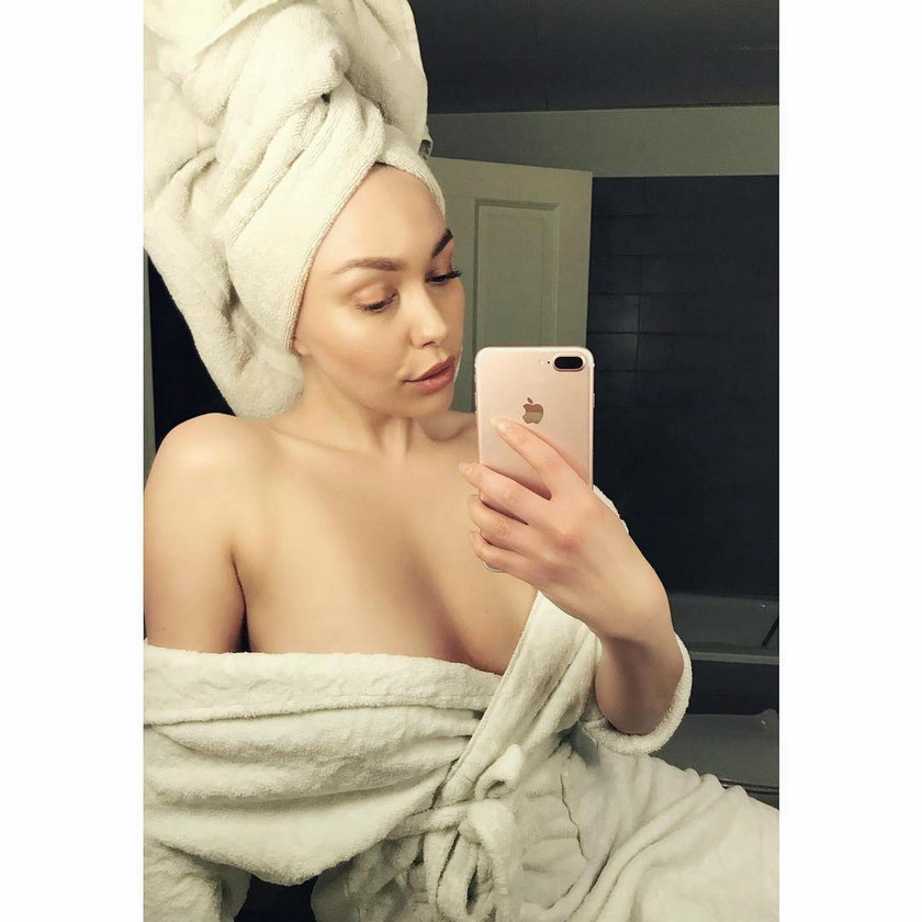 Kobiety lubią robić selfie w ręcznikach