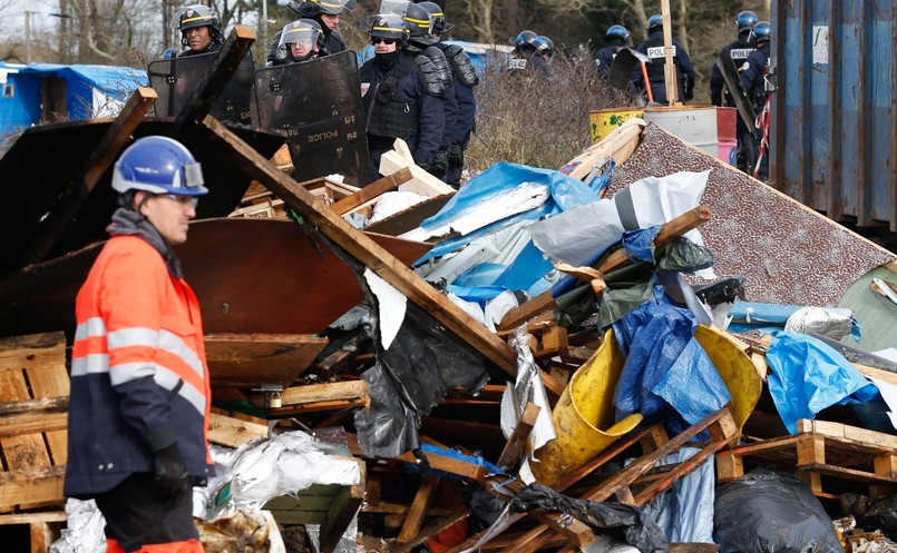 Ewakuacja części nielegalnego obozu dla uchodźców