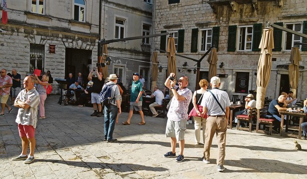 Kotor kruzer foto RAS