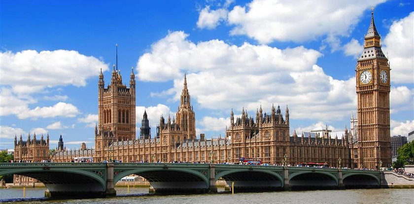 Big Ben się chwieje, a parlament tonie!